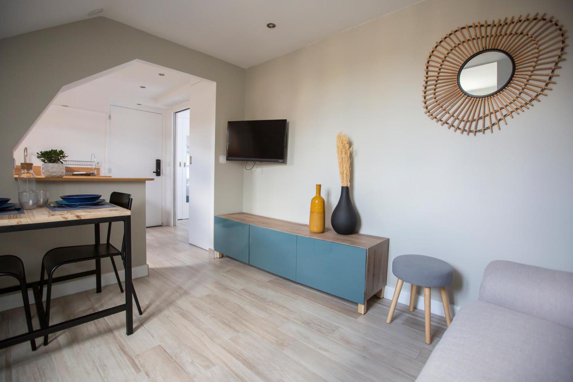 Modern Apartement In The City Center. Πουασί Εξωτερικό φωτογραφία